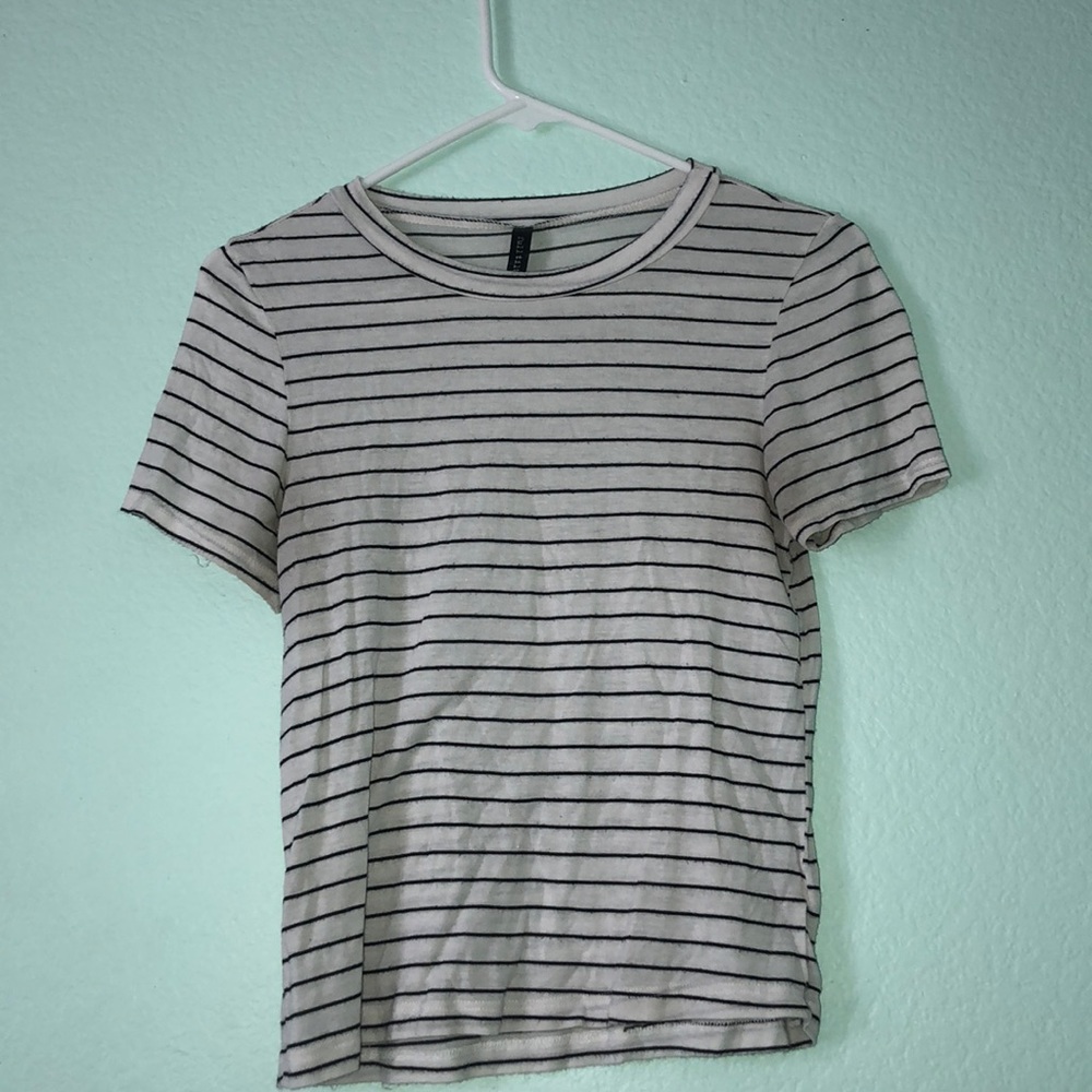 Black and white stripped plain T shirt